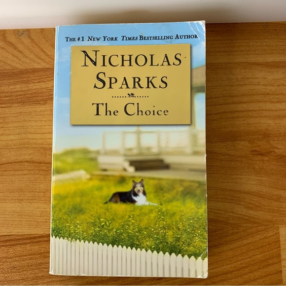 5 Nicholas Sparks Books one is a Hardcover - Picture 6 of 14